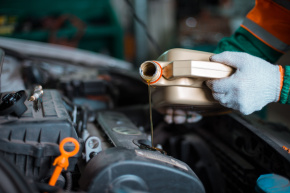  Как подобрать и заменить моторное масло в автомобиле: советы для разных типов двигателей